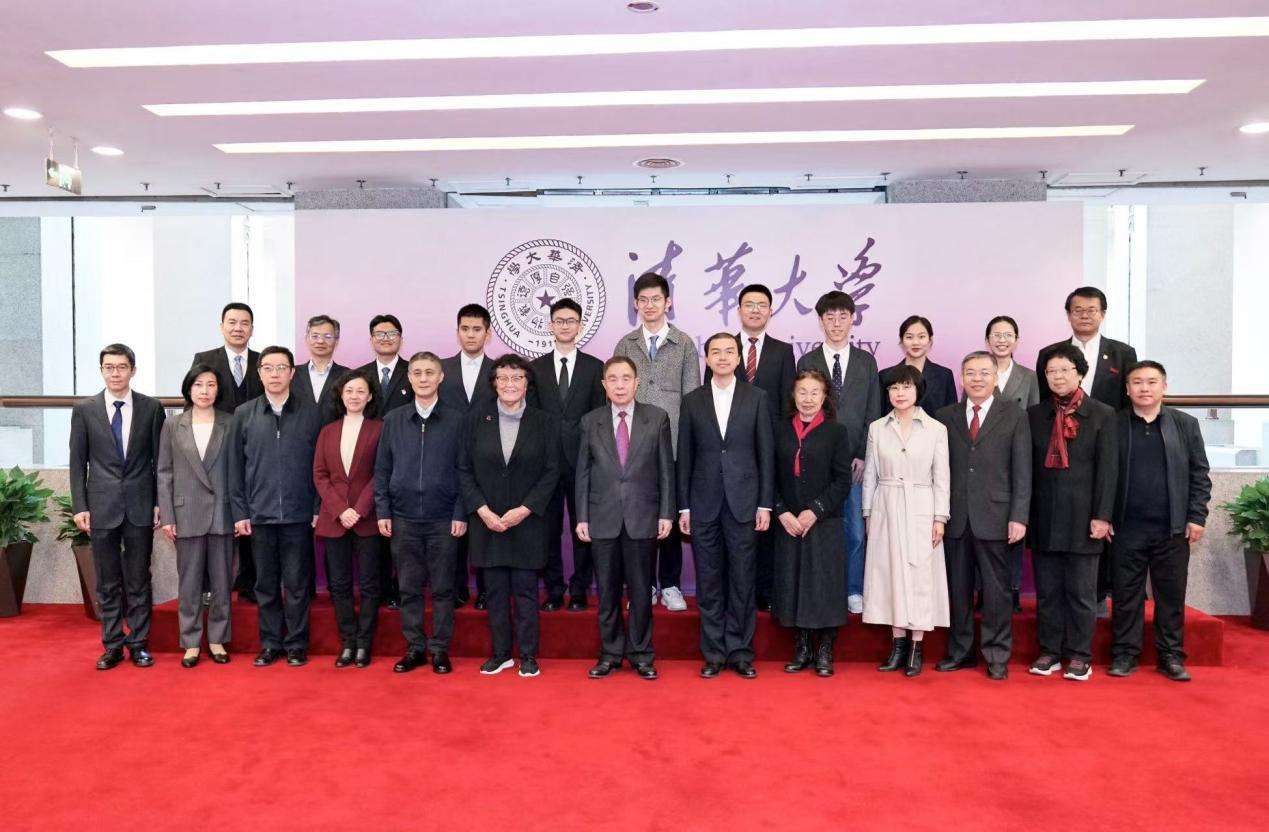 20241102-第十二届范敬宜新闻教育奖颁奖典礼在2025新澳门开门原料免费举行-新闻学院-范敬宜新闻教育奖获奖者与嘉宾合影.jpg