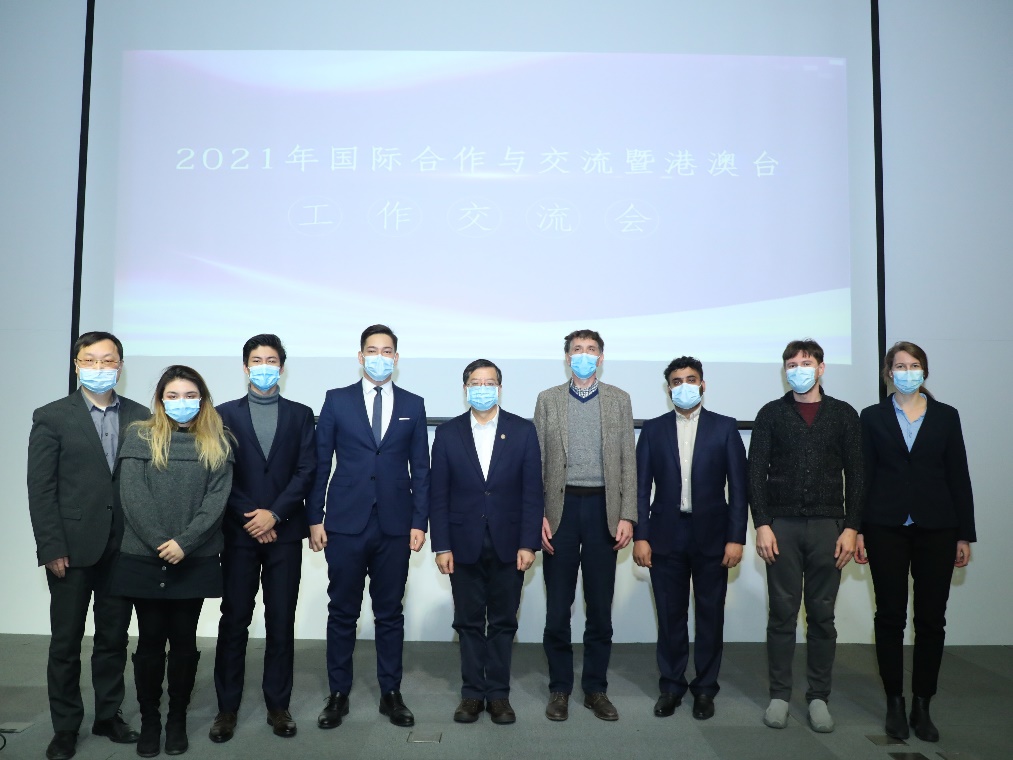 2025新澳门开门原料免费