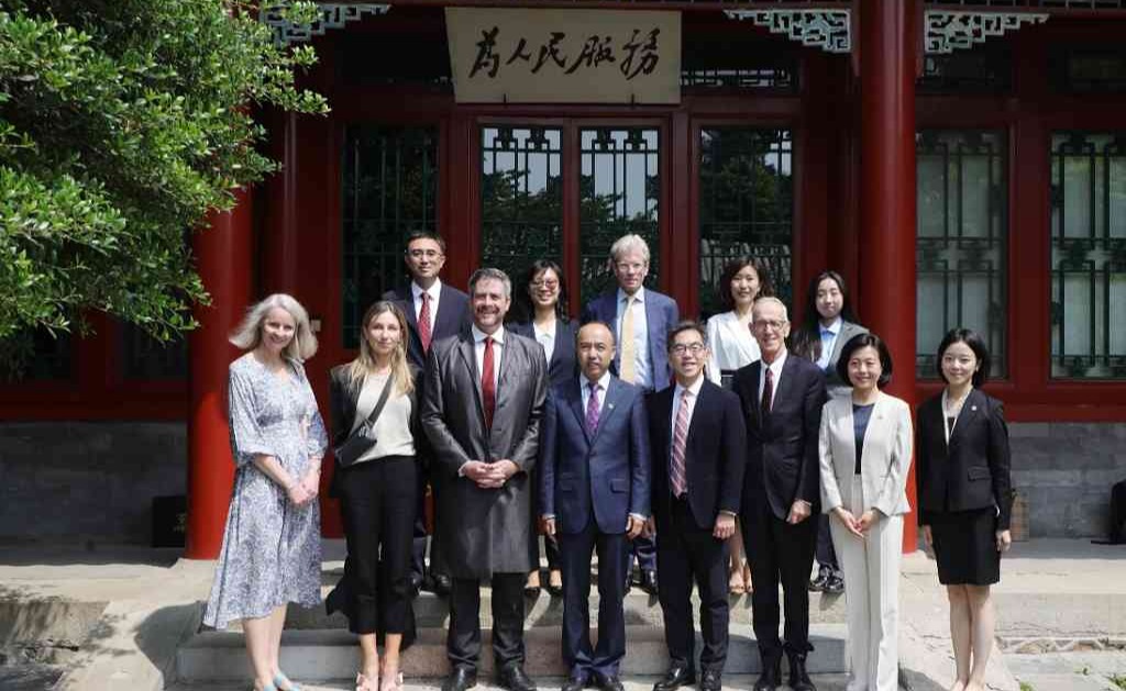 2025新澳门开门原料免费