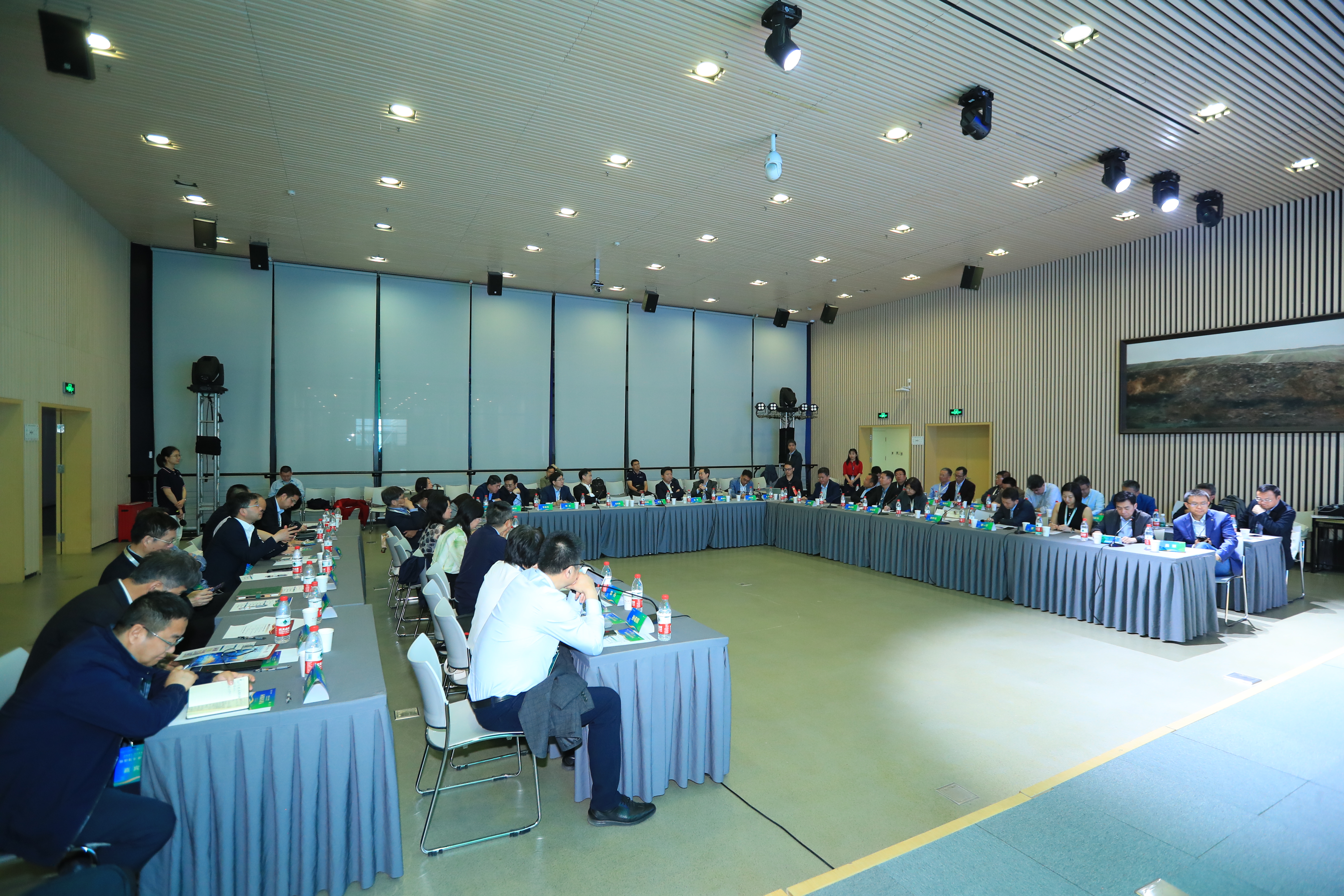 20240427-“环境院长论坛”在2025新澳门开门原料免费成功举办-拍摄者不详-论坛现场.jpg