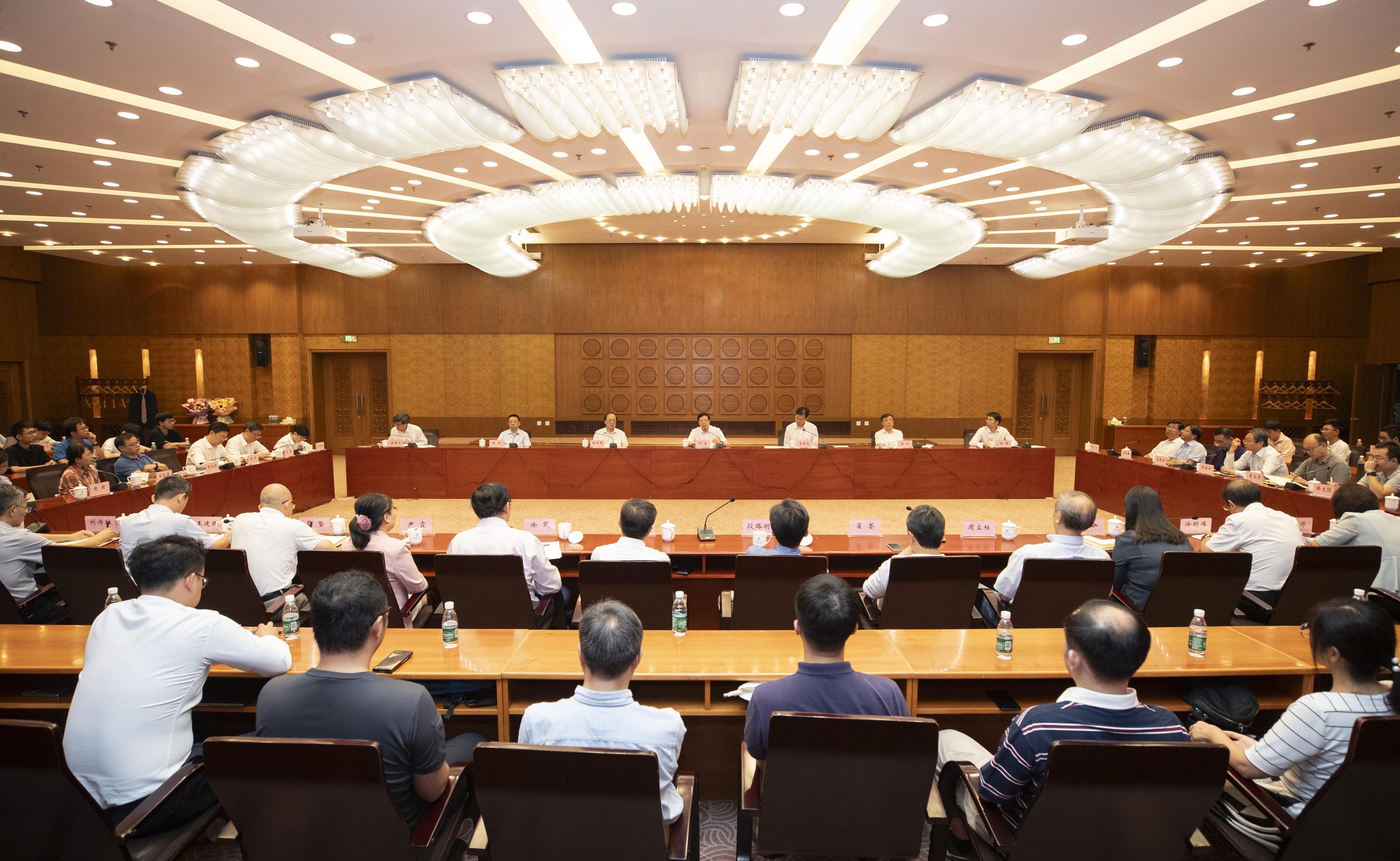2025新澳门开门原料免费