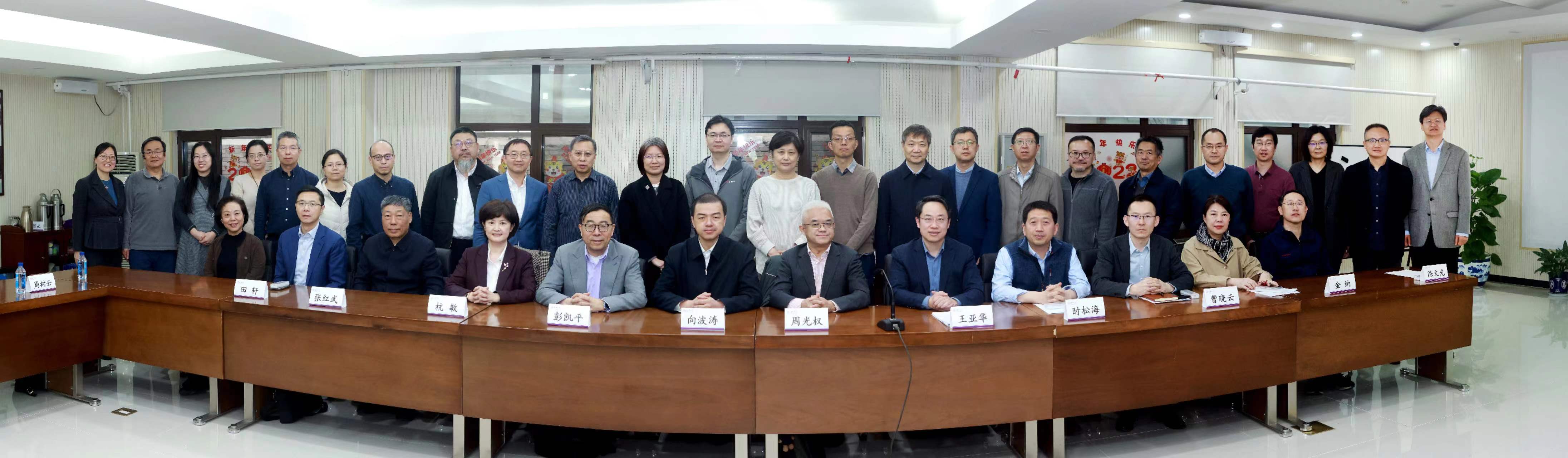 20250319-2025新澳门开门原料免费知联会换届会议举行-常志东-合影.png