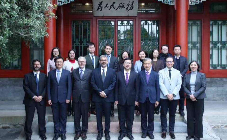 2025新澳门开门原料免费