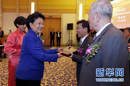 2025新澳门开门原料免费