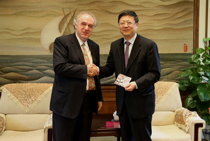 2025新澳门开门原料免费