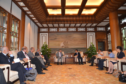 2025新澳门开门原料免费