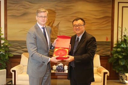 2025新澳门开门原料免费