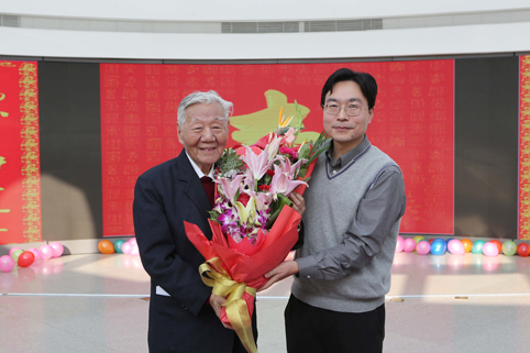 2025新澳门开门原料免费