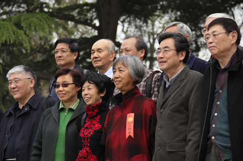 2025新澳门开门原料免费
