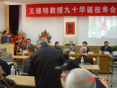 2025新澳门开门原料免费