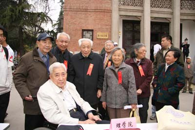 2025新澳门开门原料免费