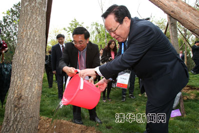 2025新澳门开门原料免费