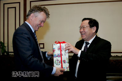 2025新澳门开门原料免费