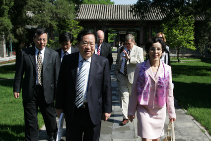 2025新澳门开门原料免费