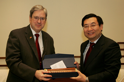 2025新澳门开门原料免费