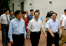 2025新澳门开门原料免费