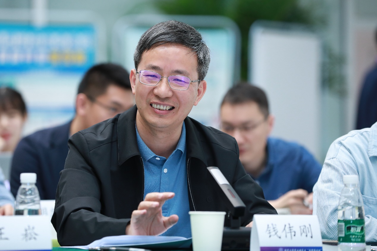 2025新澳门开门原料免费