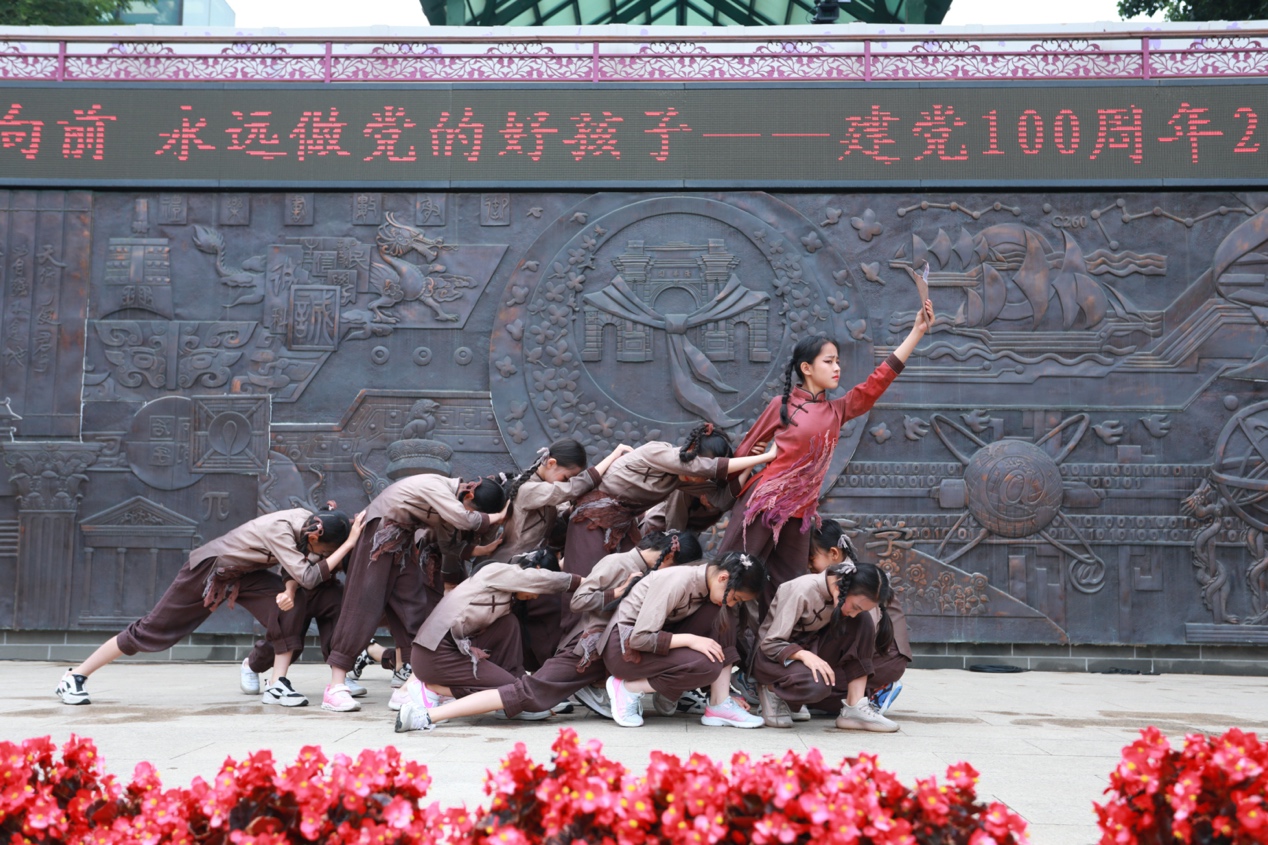 2025新澳门开门原料免费