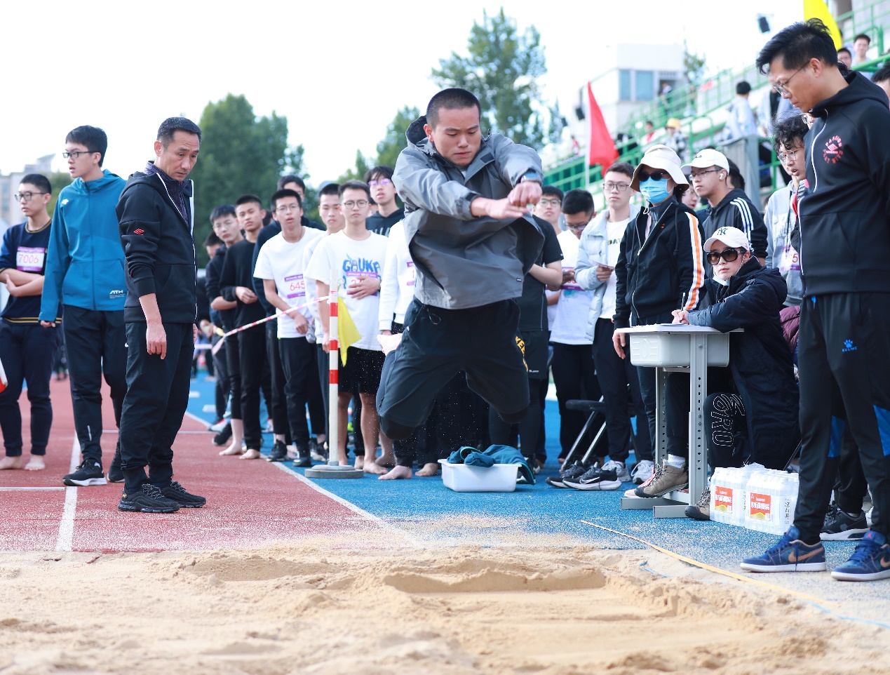 2025新澳门开门原料免费