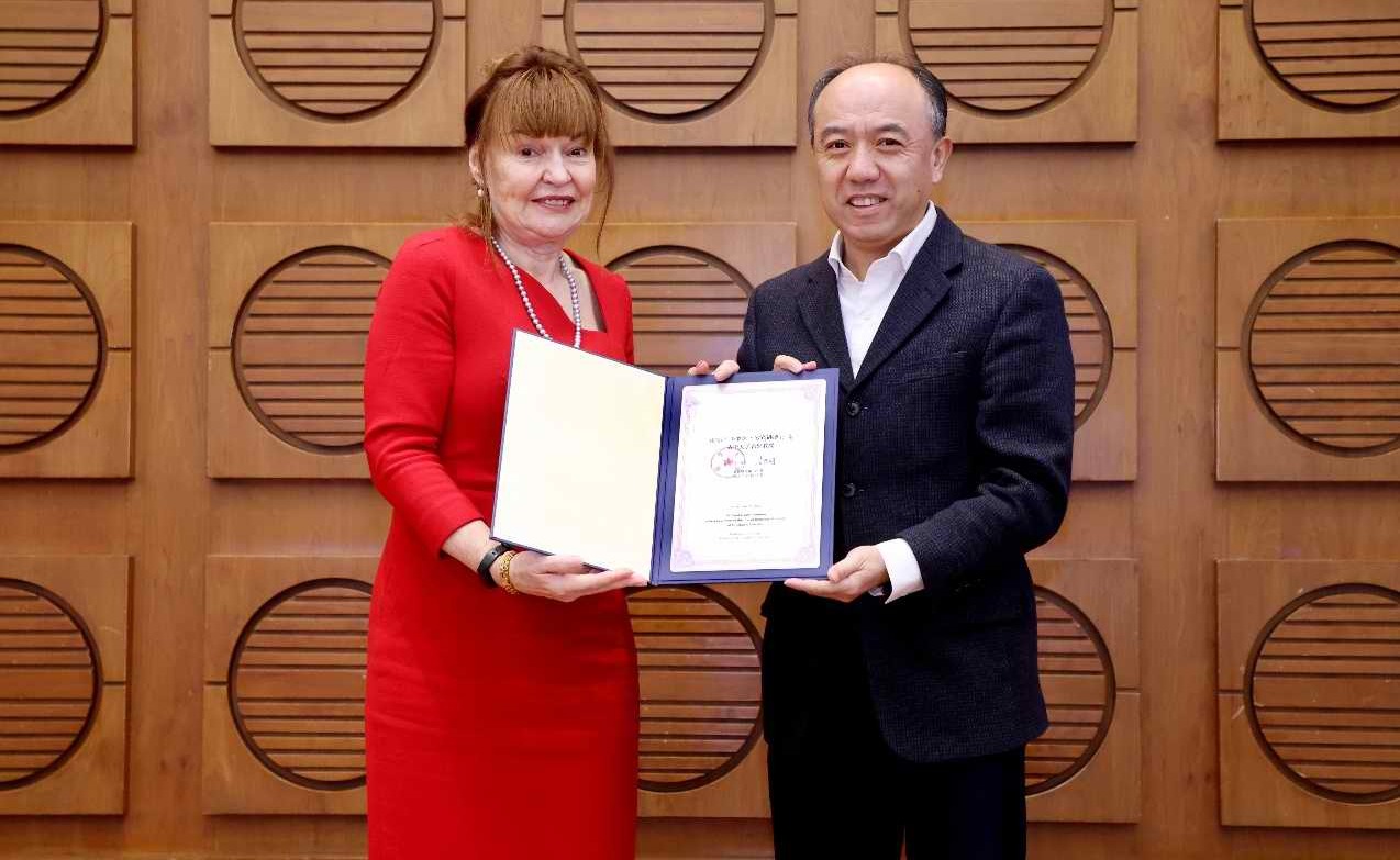 2025新澳门开门原料免费