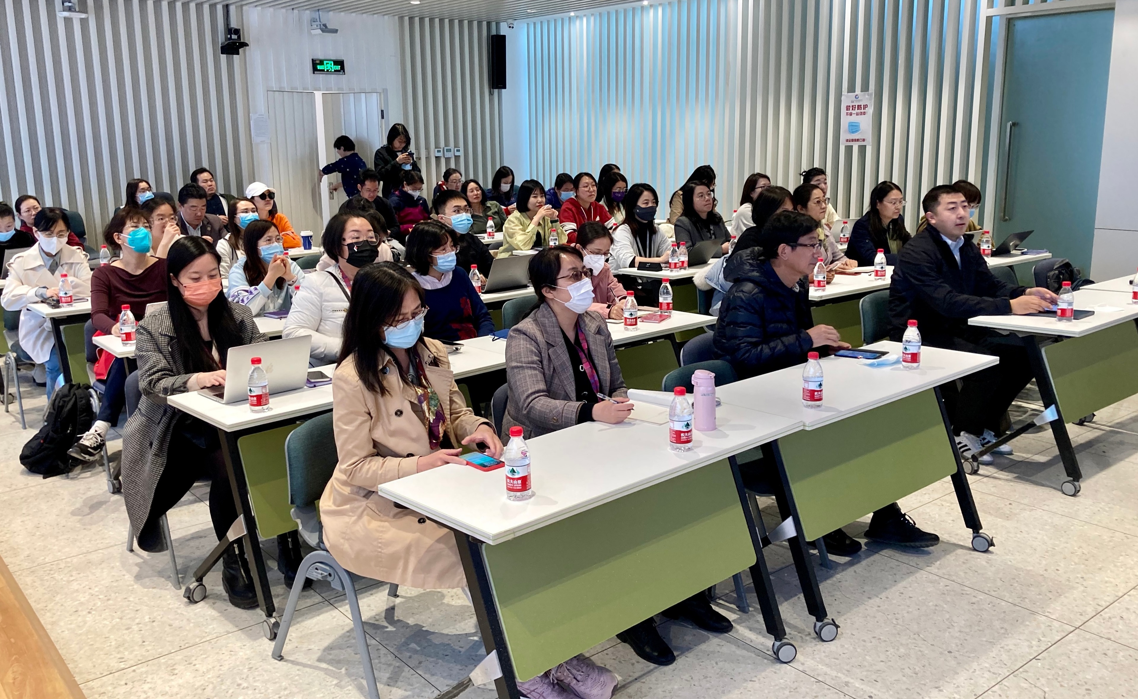 2025新澳门开门原料免费