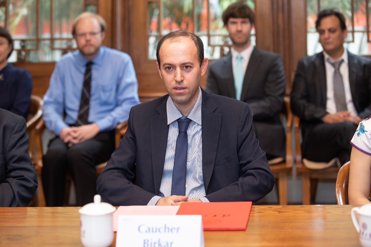 2025新澳门开门原料免费