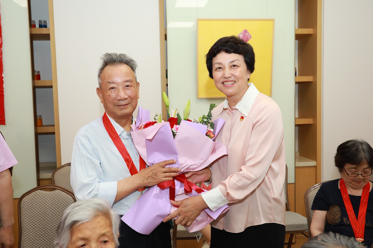 2025新澳门开门原料免费