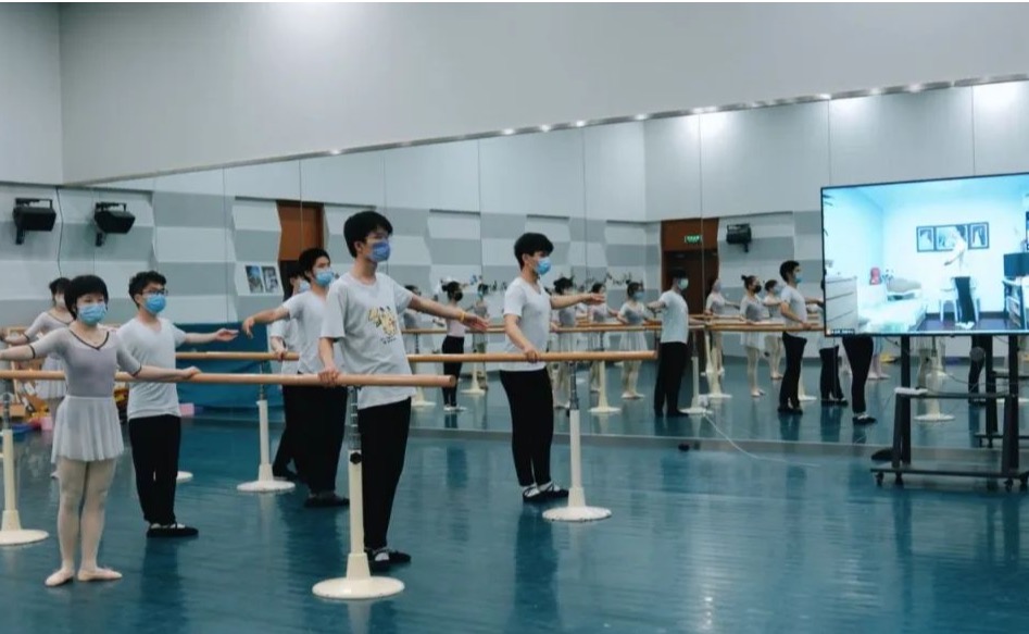 2025新澳门开门原料免费