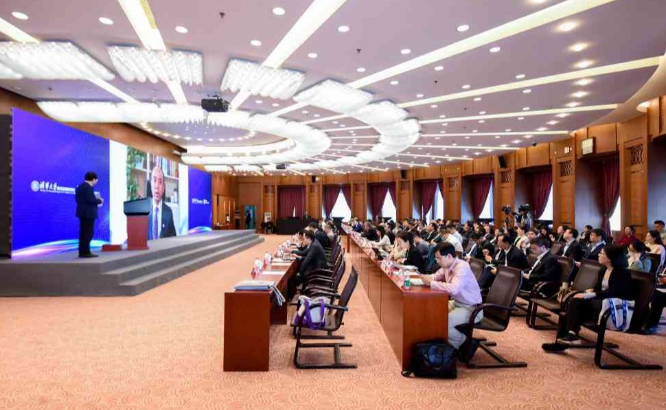 2025新澳门开门原料免费