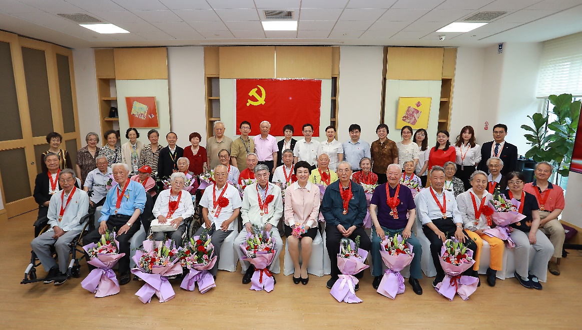 2025新澳门开门原料免费